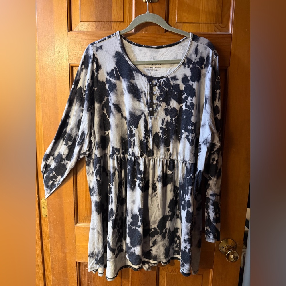 torrid Black and White Tie-Dye Henley Babydoll Top